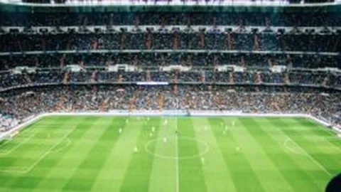 15年经典回顾：阿雅“惊鸿一瞥”，尽显男士风范之不朽魅力