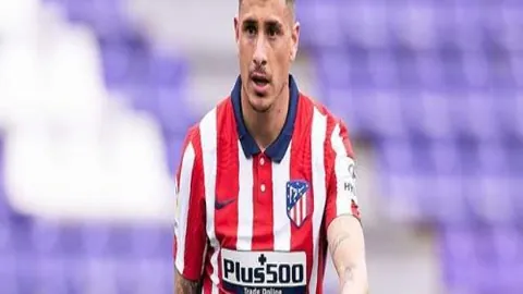 绿茵战场烈焰腾：里沙利松、库杜斯、西蒙斯一役成名